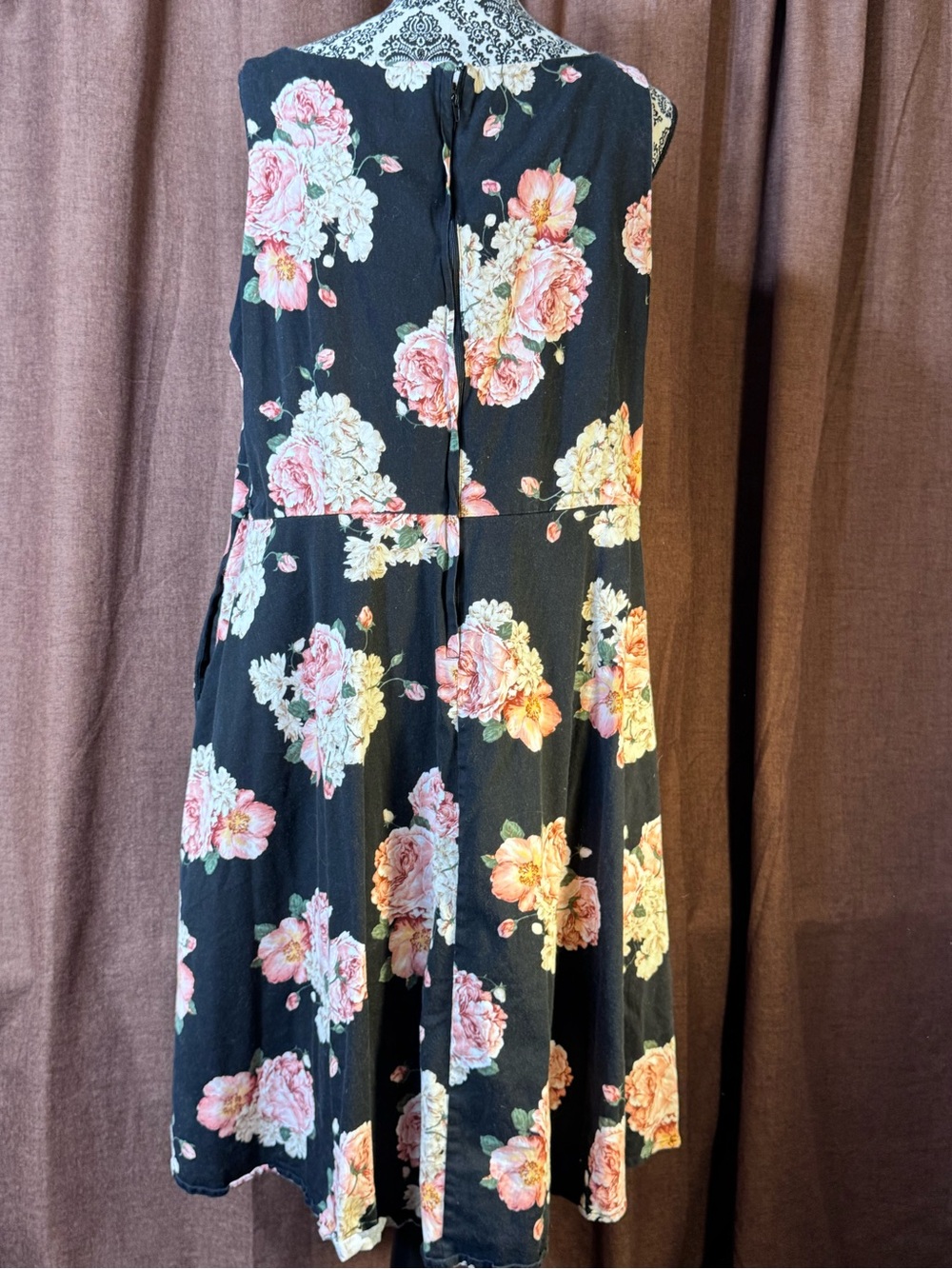 Royal Monk Floral Black 50’s Pin-up dress with Pink Rose Print size 4xl - Picture 3 of 4